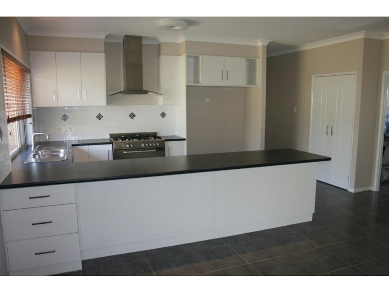 3 Punter Close, Glenvale QLD 4350