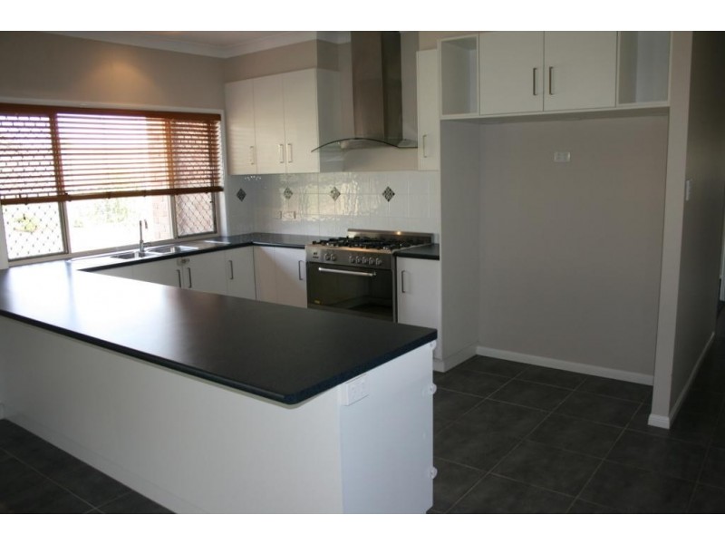 3 Punter Close, Glenvale QLD 4350