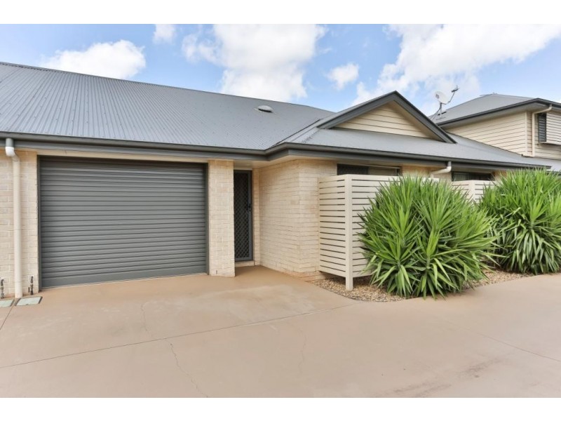 2/8 Gatfield Street, Newtown QLD 4350