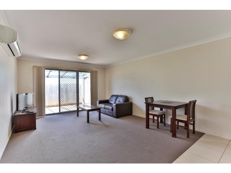 2/8 Gatfield Street, Newtown QLD 4350