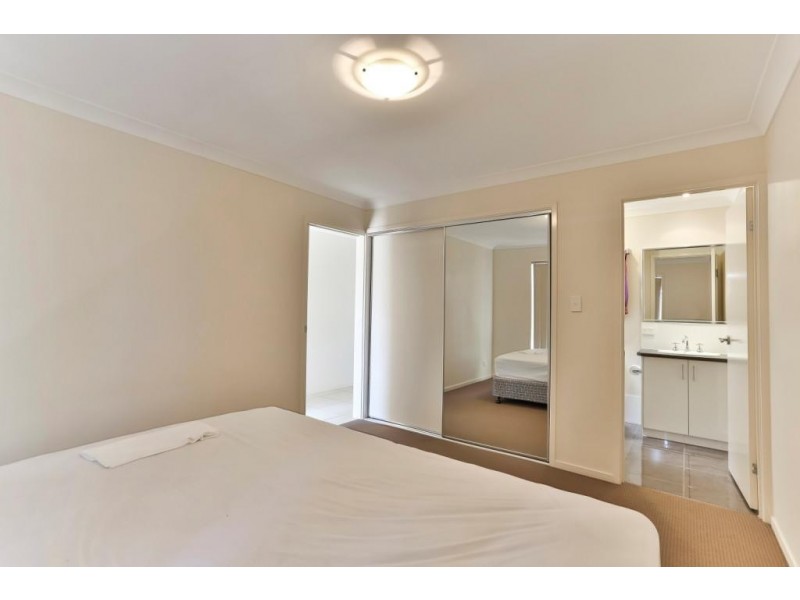 2/8 Gatfield Street, Newtown QLD 4350