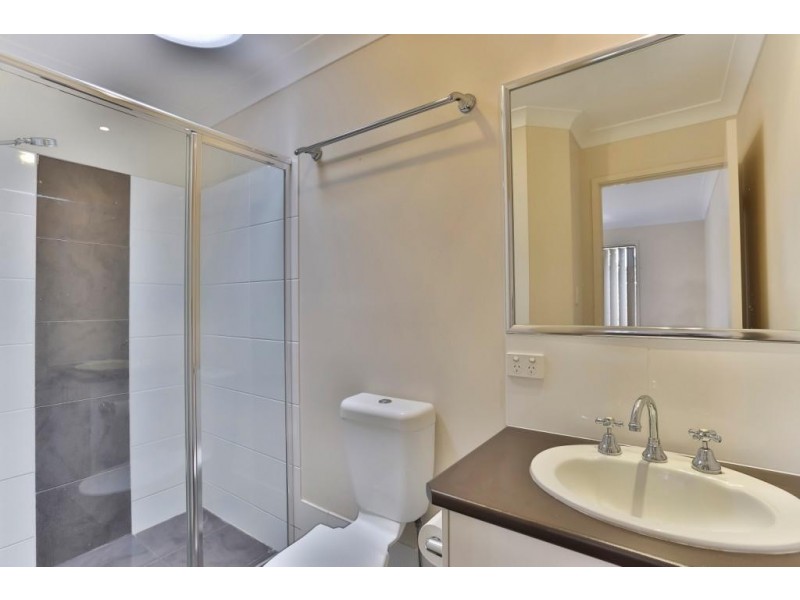 2/8 Gatfield Street, Newtown QLD 4350