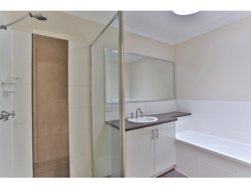 2/8 Gatfield Street, Newtown QLD 4350