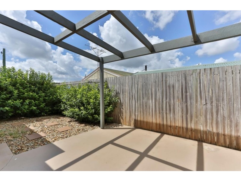 2/8 Gatfield Street, Newtown QLD 4350