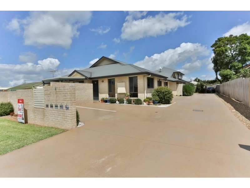 2/8 Gatfield Street, Newtown QLD 4350