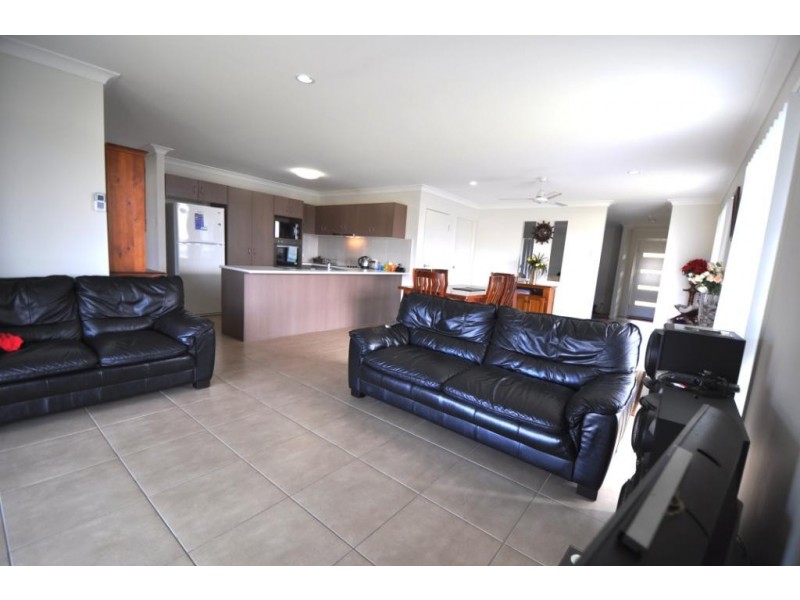 94 Hogg Street, Wilsonton Heights QLD 4350