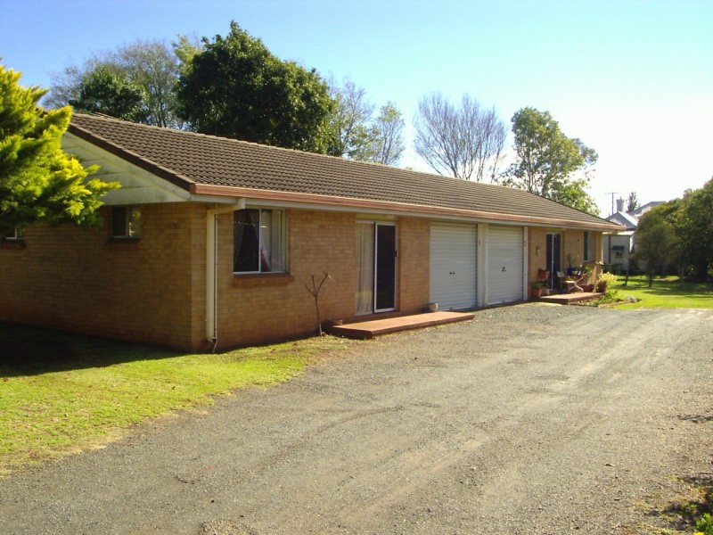 2/11 Wombyra Street, Newtown QLD 4350