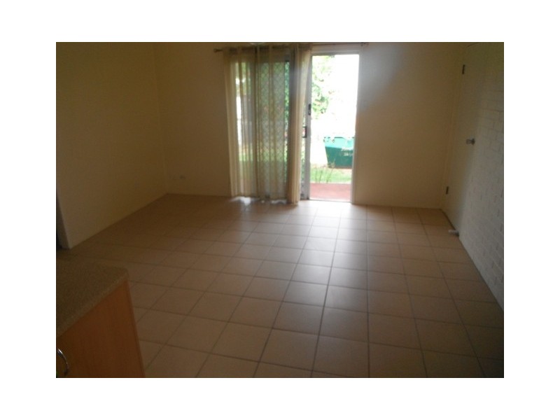 2/11 Wombyra Street, Newtown QLD 4350