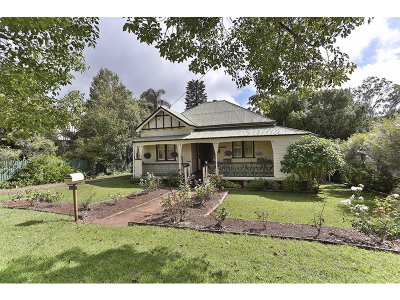 35 Cumming Street, North Toowoomba QLD 4350