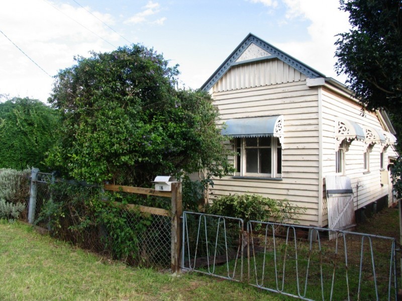 36 Rhyde Street, Mount Lofty QLD 4350