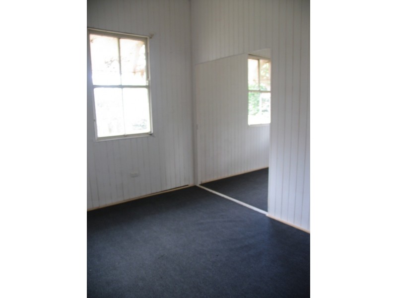 36 Rhyde Street, Mount Lofty QLD 4350