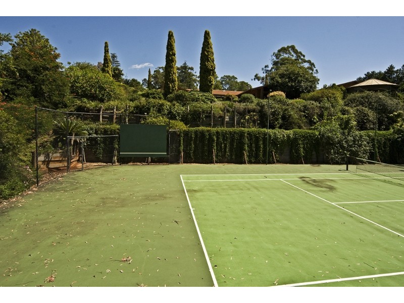 6 Inadale Court, Middle Ridge QLD 4350