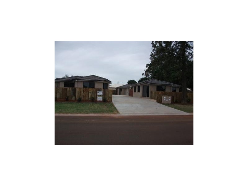 2/7 Blake Street, Wilsonton QLD 4350