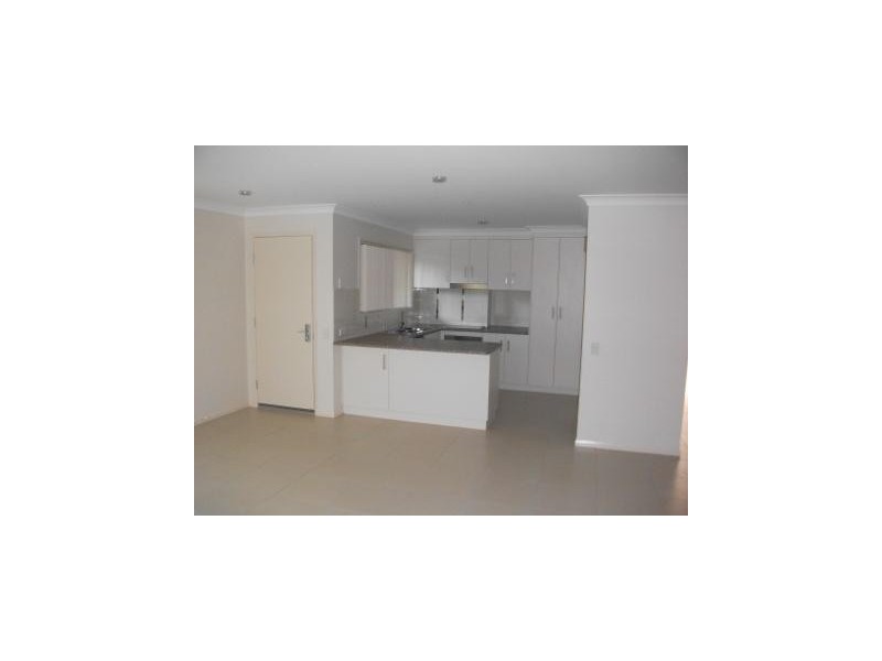 2/7 Blake Street, Wilsonton QLD 4350