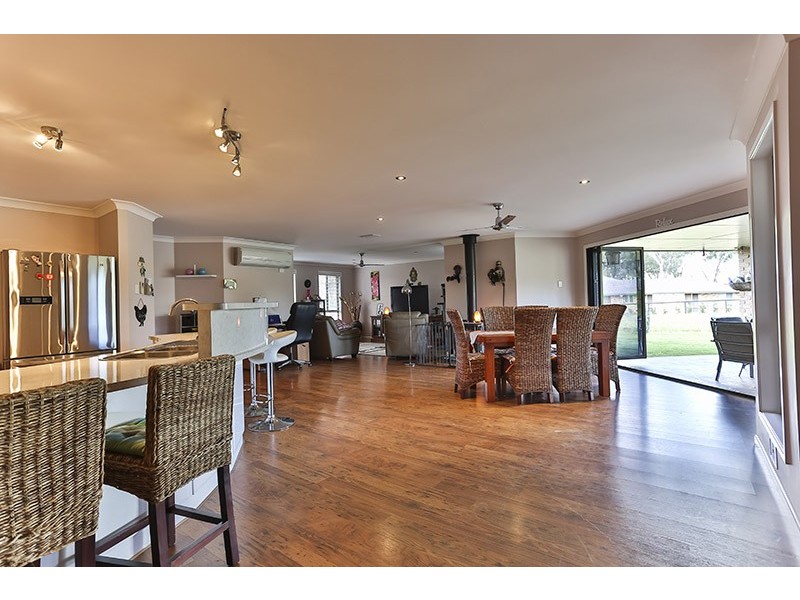 20 Kookaburra Court, Meringandan West QLD 4352
