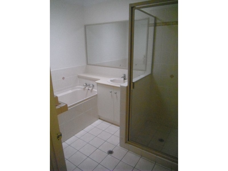 2/16 Kauri Street, Kearneys Spring QLD 4350