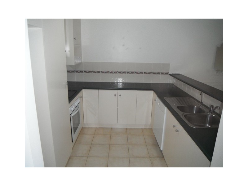 2/16 Kauri Street, Kearneys Spring QLD 4350