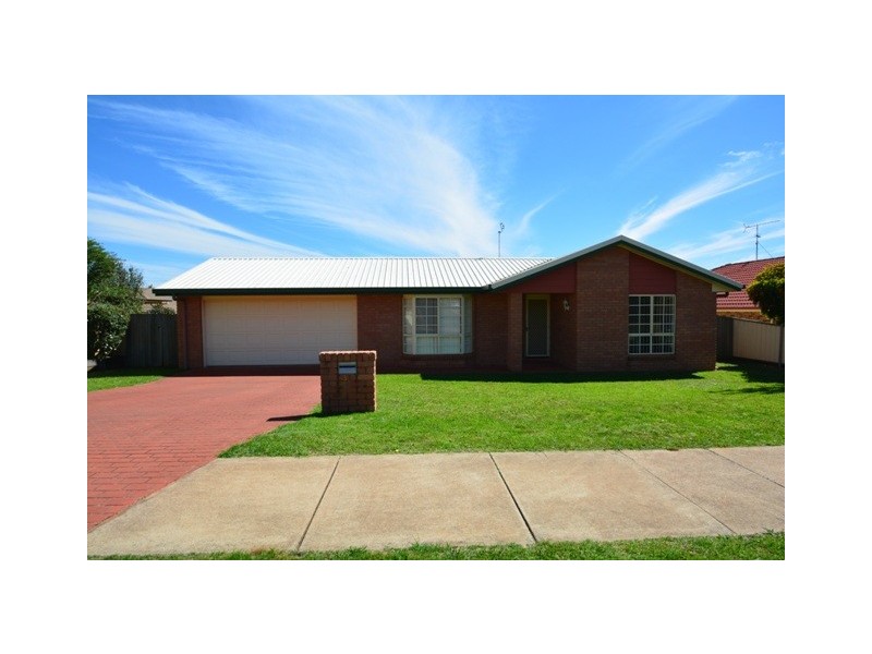 31 Fry Street, Middle Ridge QLD 4350