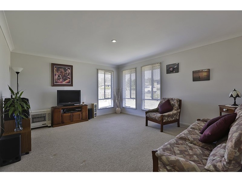 2 Kurrajong Court, Meringandan West QLD 4352