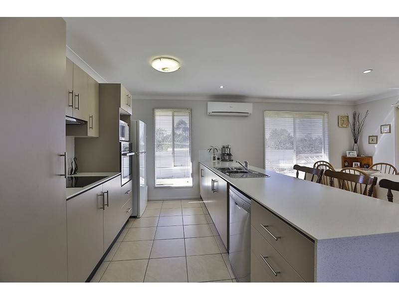 2 Kurrajong Court, Meringandan West QLD 4352