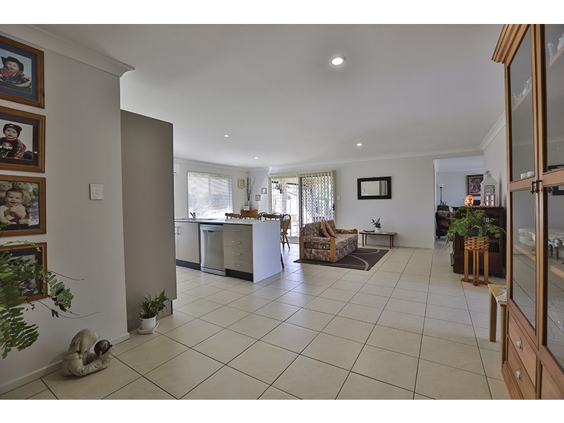 2 Kurrajong Court, Meringandan West QLD 4352