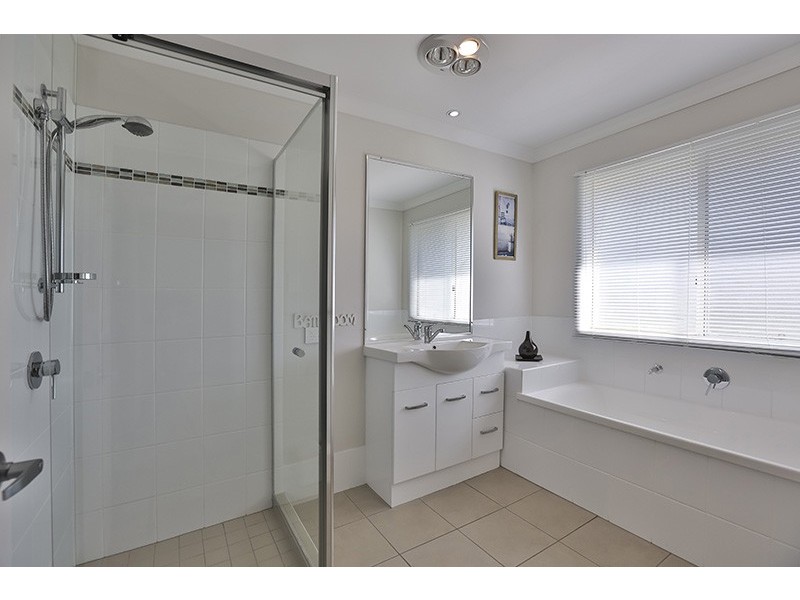 2 Kurrajong Court, Meringandan West QLD 4352