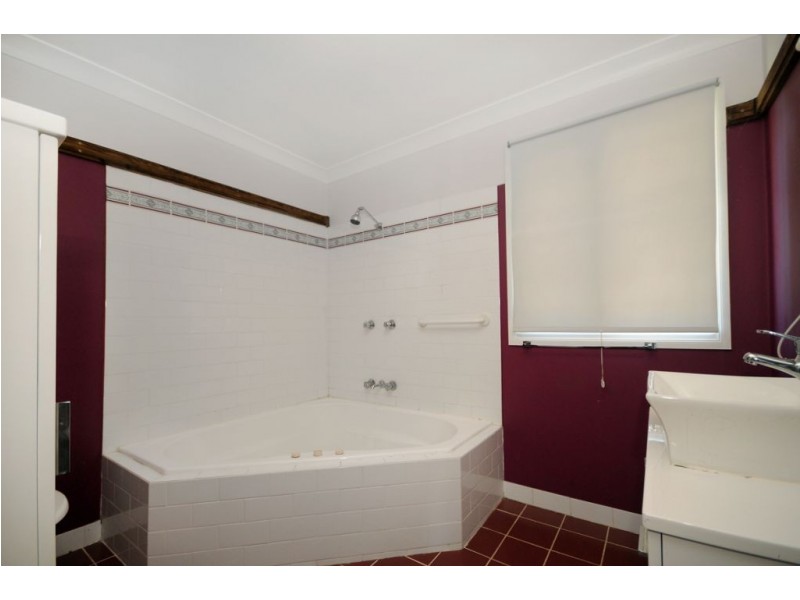 1 Paspaullum Court, Meringandan QLD 4352