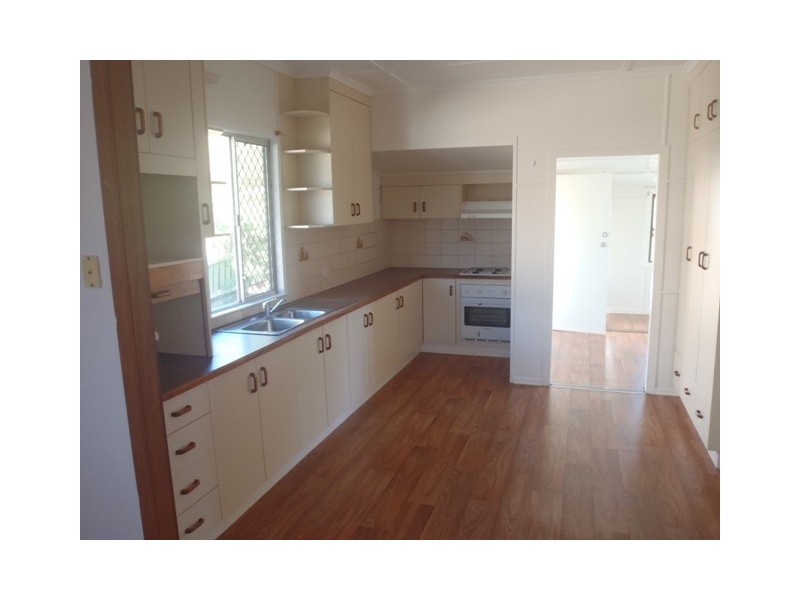 25 West Street, Newtown QLD 4350