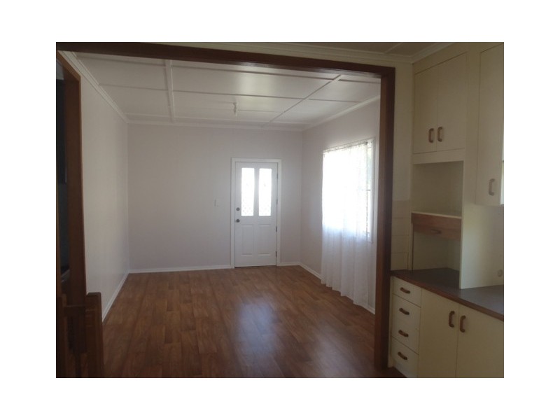 25 West Street, Newtown QLD 4350