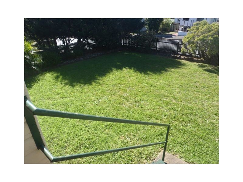 25 West Street, Newtown QLD 4350