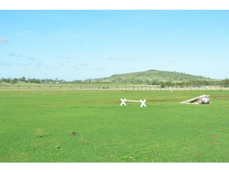 109 Bunkers Hill School Road, Westbrook QLD 4350