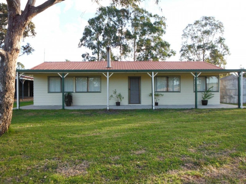 7 Peters Road, Meringandan West QLD 4352