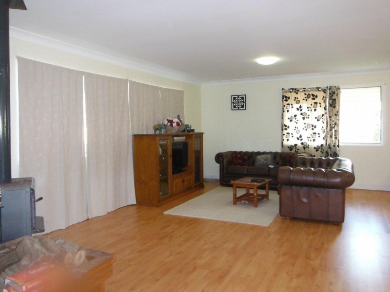 7 Peters Road, Meringandan West QLD 4352