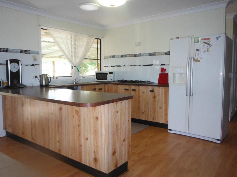 7 Peters Road, Meringandan West QLD 4352