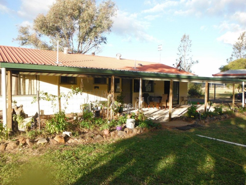 7 Peters Road, Meringandan West QLD 4352