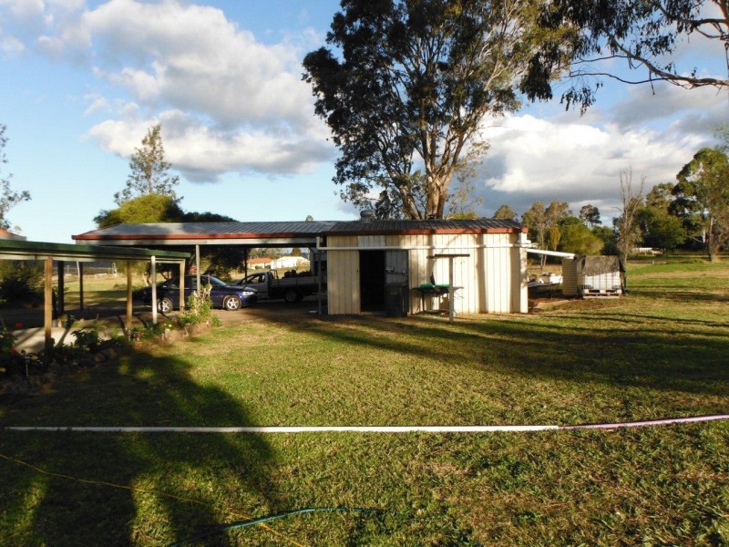 7 Peters Road, Meringandan West QLD 4352