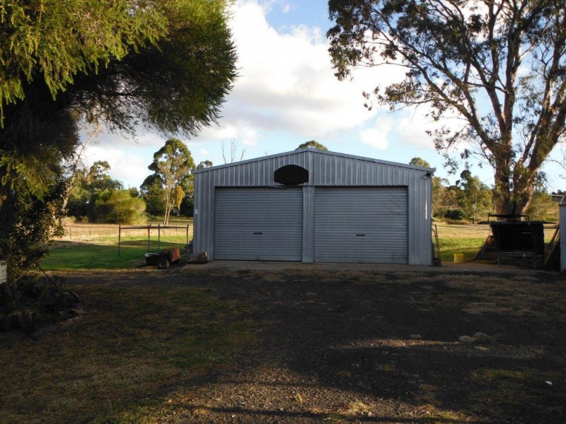 7 Peters Road, Meringandan West QLD 4352