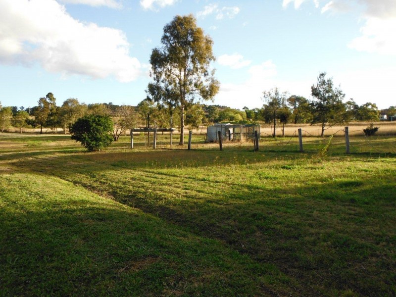 7 Peters Road, Meringandan West QLD 4352