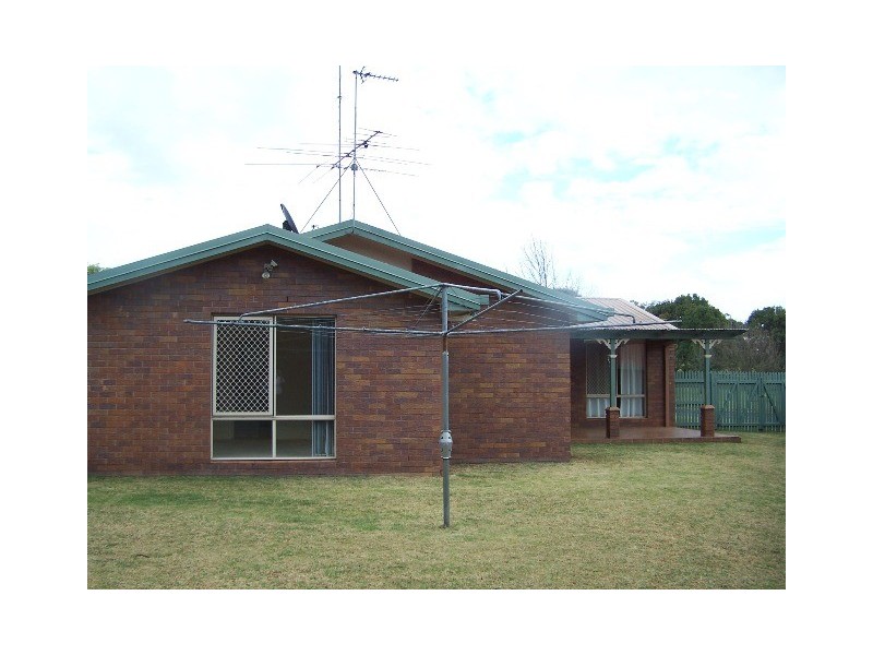 40 Ballin Drive, Centenary Heights QLD 4350