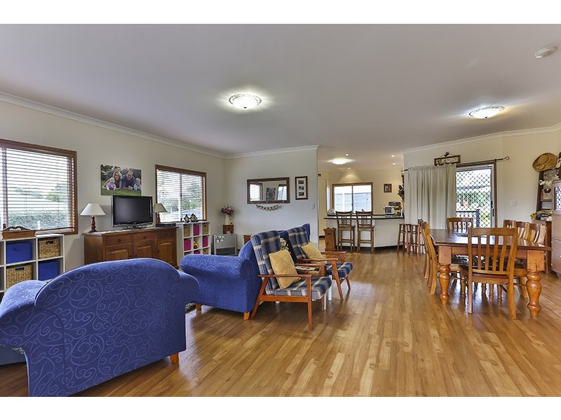 6 Apple Tree Court, Meringandan West QLD 4352