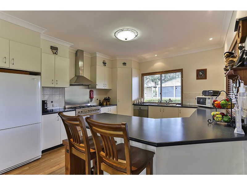 6 Apple Tree Court, Meringandan West QLD 4352