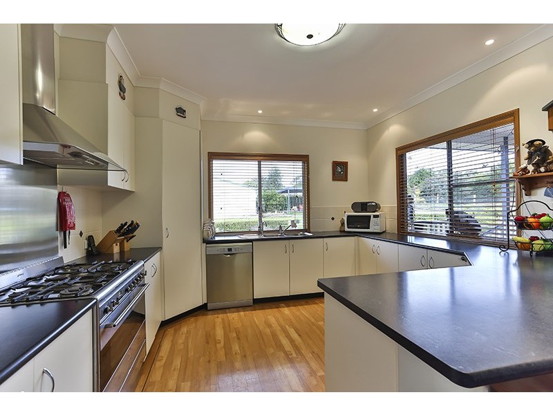 6 Apple Tree Court, Meringandan West QLD 4352