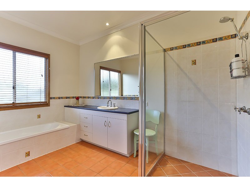 6 Apple Tree Court, Meringandan West QLD 4352