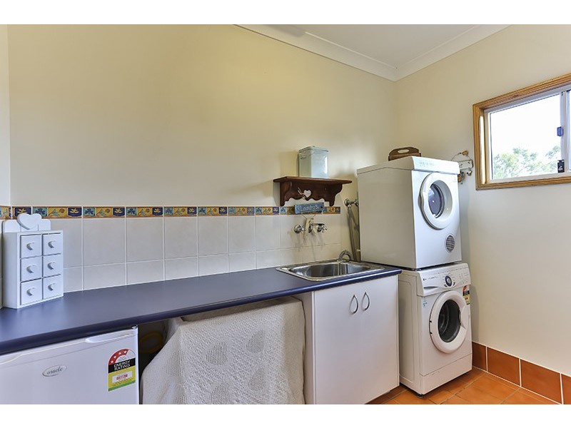 6 Apple Tree Court, Meringandan West QLD 4352