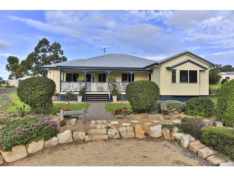 6 Apple Tree Court, Meringandan West QLD 4352
