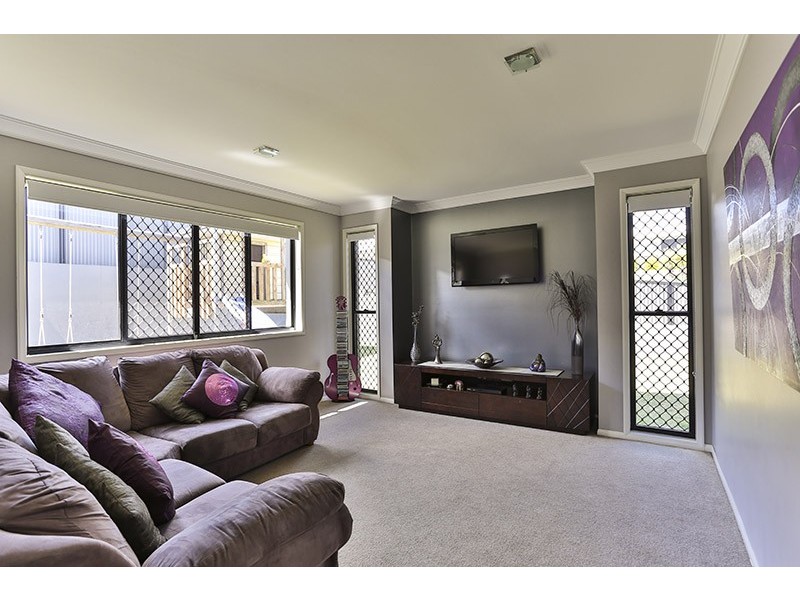 16 Ace Drive, Glenvale QLD 4350
