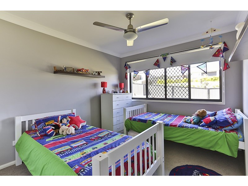 16 Ace Drive, Glenvale QLD 4350