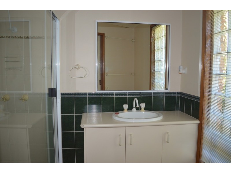 2 Brock Court, Darling Heights QLD 4350