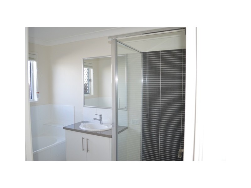 1/11 Tempest Drive, Glenvale QLD 4350