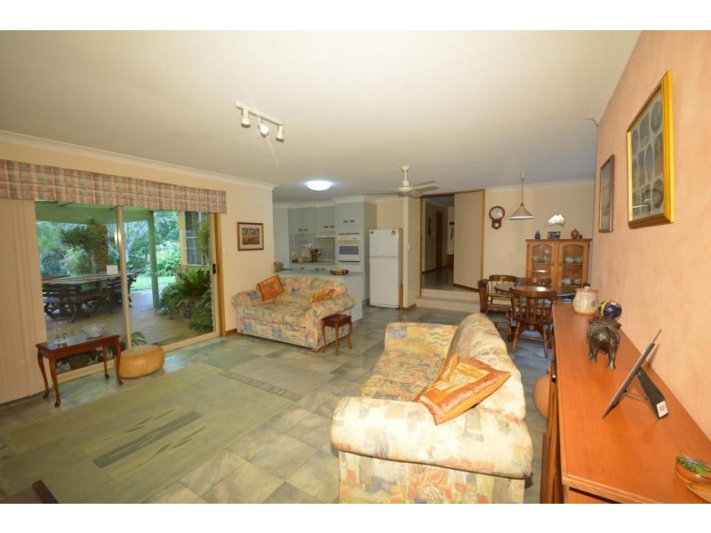 1127 Ruthven Street, Kearneys Spring QLD 4350